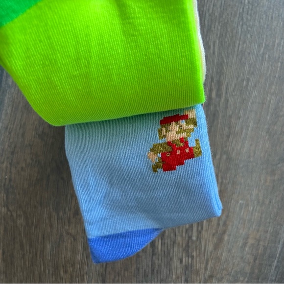 Brand New! Super Mario Controller Gear - 3 pair Crew Socks (Size 6-10) - Picture 3 of 5